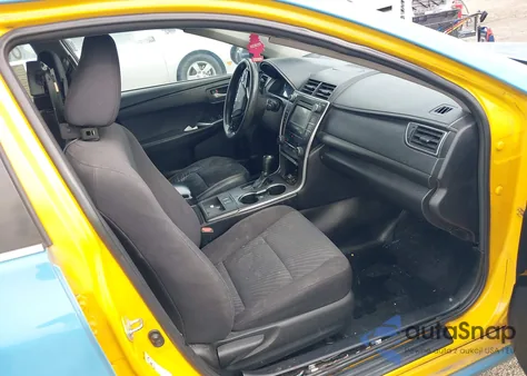 2015 Toyota Camry Hybrid Le z USA, uszkodzony, nr VIN 4T1BD1FK7FU173300